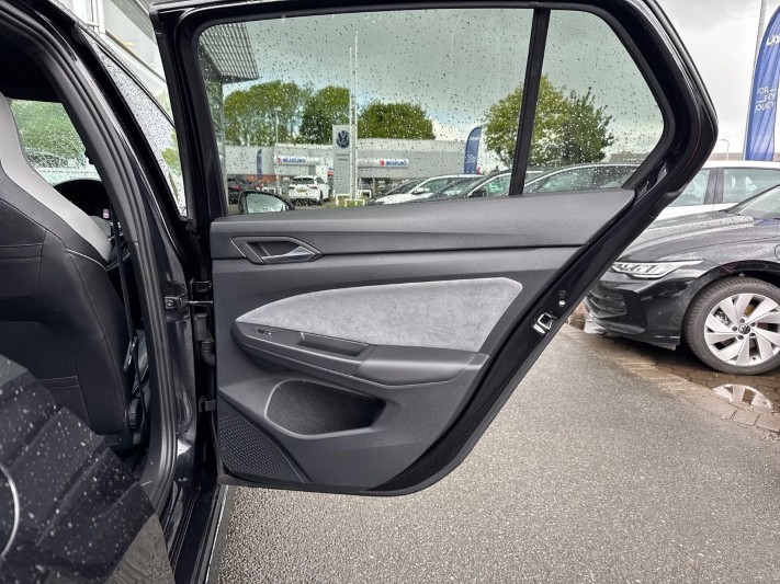 2022 (22) VOLKSWAGEN GOLF 1.5 TSI 150 R-Line 5dr 5408226