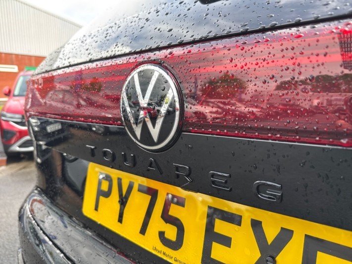 2026 (75) VOLKSWAGEN TOUAREG 3.0 V6 TDI 4Motion 286 Black Edition 5dr Tip Auto 5419709