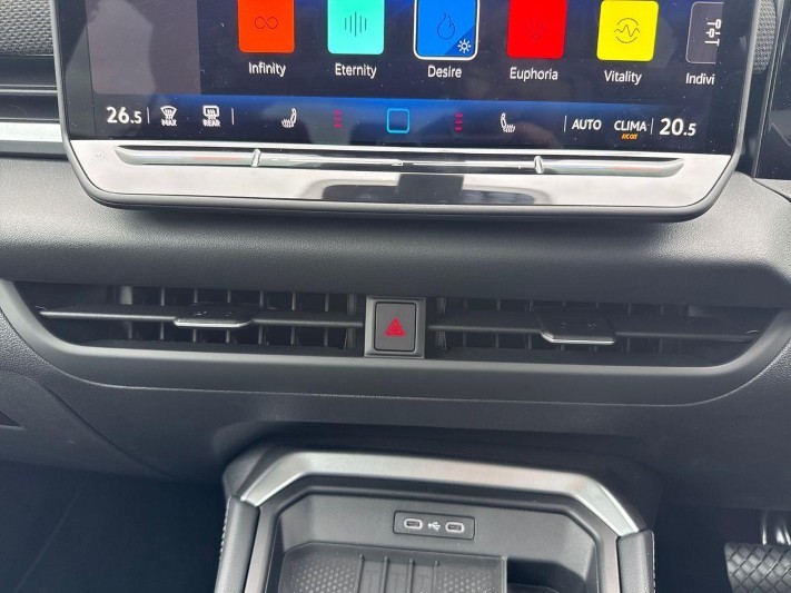 2026 (26) VOLKSWAGEN T-ROC 1.5 eTSI Style 5dr DSG 5589645
