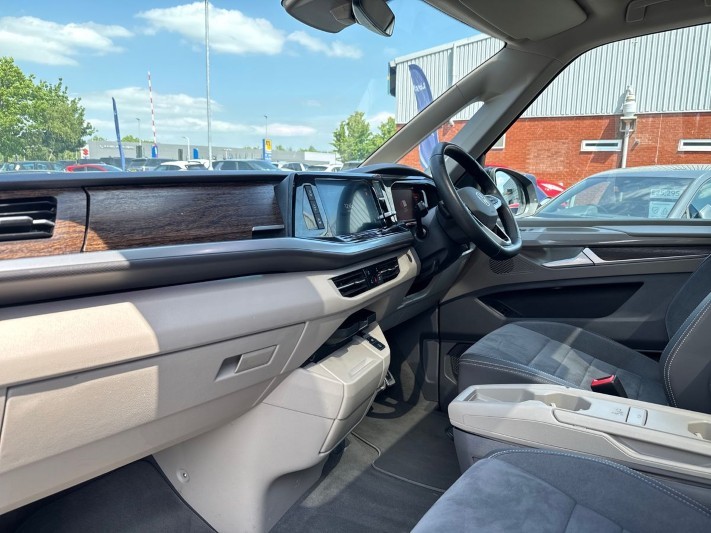 2024 (74) VOLKSWAGEN MULTIVAN 1.4 TSI eHybrid Style 5dr LWB DSG 5449292