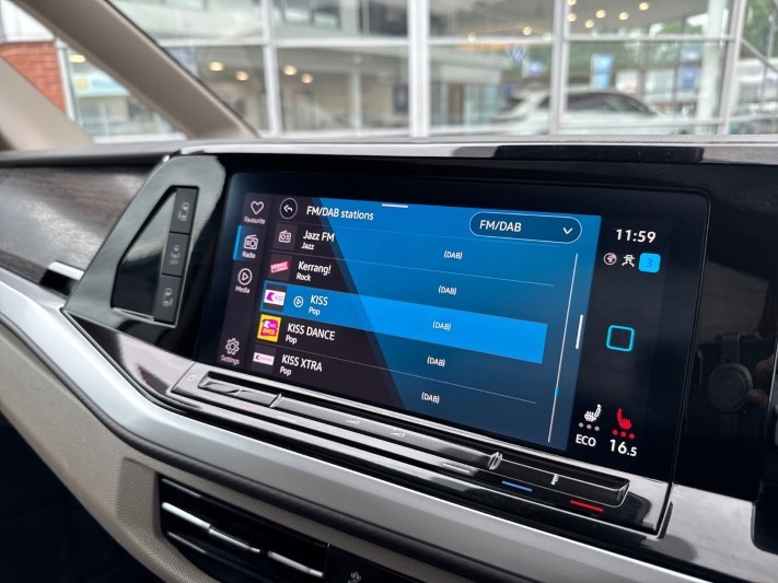 2024 (74) VOLKSWAGEN MULTIVAN 1.4 TSI eHybrid Style 5dr DSG 5451144