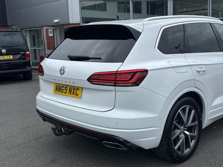 2020 (69) VOLKSWAGEN TOUAREG 3.0 V6 TDI 4Motion 231 R-Line 5dr Tip Auto 5533867