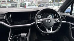 2020 (69) VOLKSWAGEN TOUAREG 3.0 V6 TDI 4Motion 231 R-Line 5dr Tip Auto 5533844