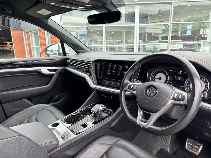 2020 (69) VOLKSWAGEN TOUAREG 3.0 V6 TDI 4Motion 231 R-Line 5dr Tip Auto 5533833