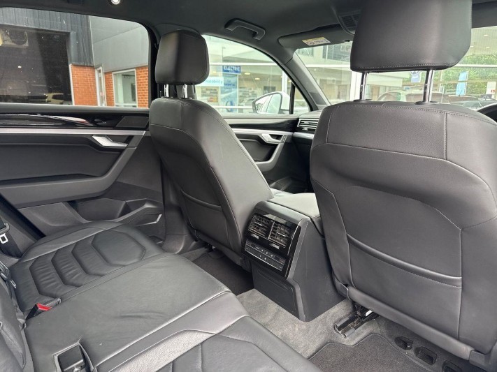 2020 (69) VOLKSWAGEN TOUAREG 3.0 V6 TDI 4Motion 231 R-Line 5dr Tip Auto 5533880