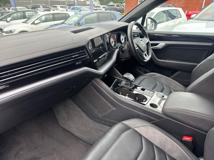 2020 (69) VOLKSWAGEN TOUAREG 3.0 V6 TDI 4Motion 231 R-Line 5dr Tip Auto