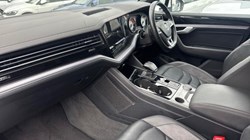 2020 (69) VOLKSWAGEN TOUAREG 3.0 V6 TDI 4Motion 231 R-Line 5dr Tip Auto 1