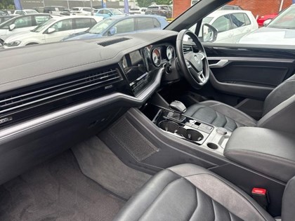 2020 (69) VOLKSWAGEN TOUAREG 3.0 V6 TDI 4Motion 231 R-Line 5dr Tip Auto