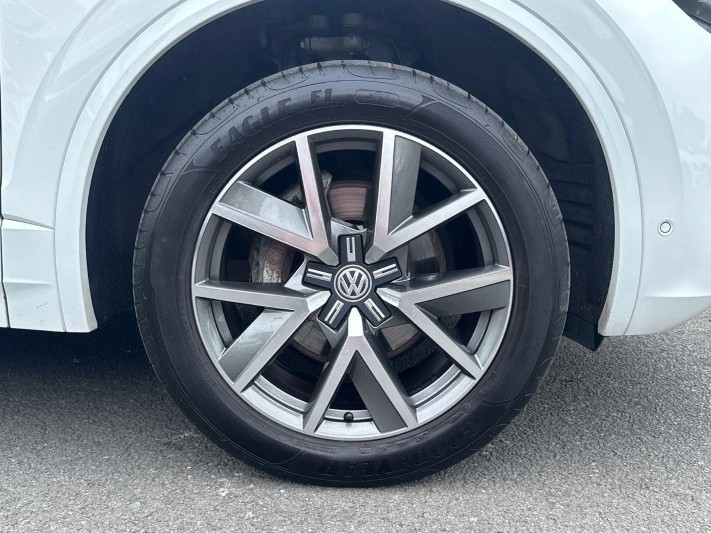 2020 (69) VOLKSWAGEN TOUAREG 3.0 V6 TDI 4Motion 231 R-Line 5dr Tip Auto 5533829