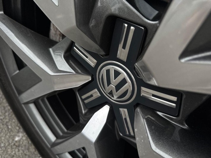2020 (69) VOLKSWAGEN TOUAREG 3.0 V6 TDI 4Motion 231 R-Line 5dr Tip Auto 5533873
