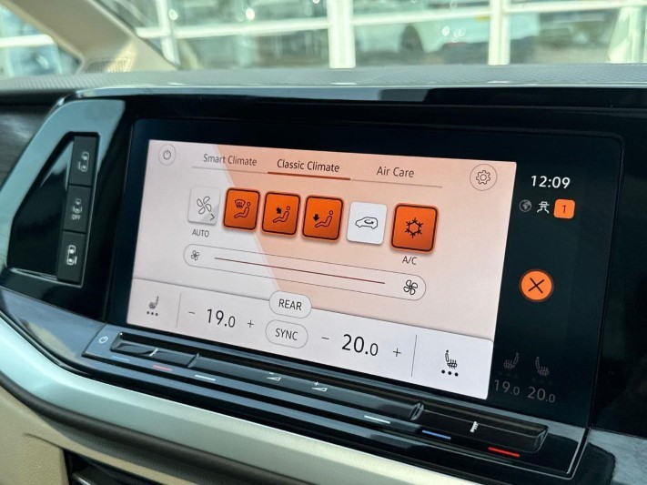 2024 (74) VOLKSWAGEN MULTIVAN 1.4 TSI eHybrid Style 5dr LWB DSG 5538019