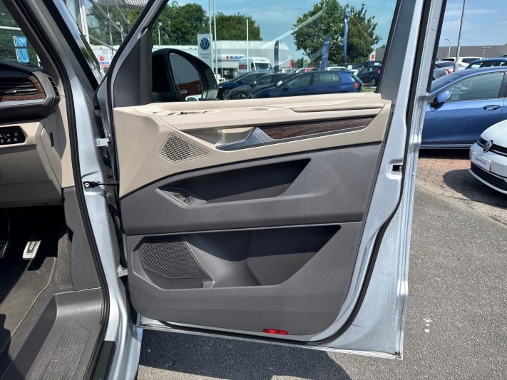 2024 (74) VOLKSWAGEN MULTIVAN 1.4 TSI eHybrid Style 5dr LWB DSG 5538004
