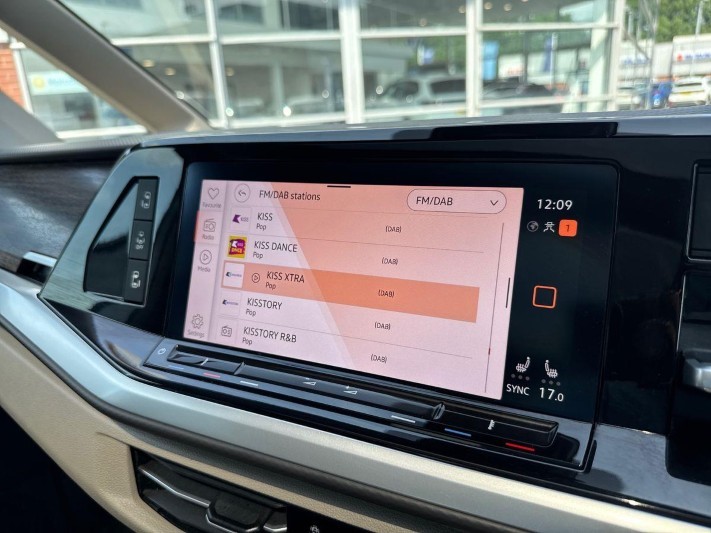 2024 (74) VOLKSWAGEN MULTIVAN 1.4 TSI eHybrid Style 5dr LWB DSG 5538018