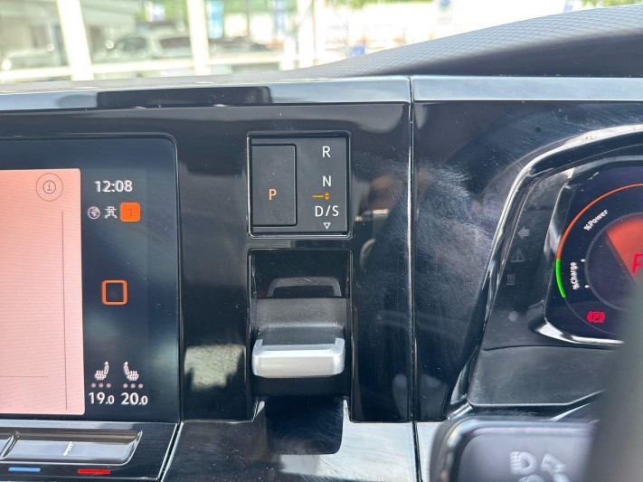 2024 (74) VOLKSWAGEN MULTIVAN 1.4 TSI eHybrid Style 5dr LWB DSG 5538023