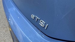 2025 (25) VOLKSWAGEN GOLF 1.5 eTSI 150 R-Line 5dr DSG 5570602