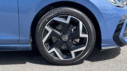 2025 (25) VOLKSWAGEN GOLF 1.5 eTSI 150 R-Line 5dr DSG 5570594