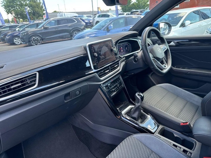 2023 (23) VOLKSWAGEN T-ROC 1.5 TSI R-Line 2dr 5544052