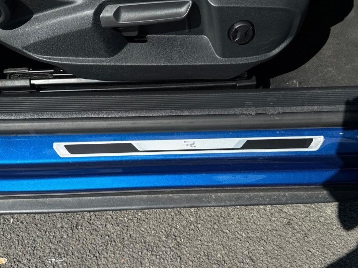 2023 (23) VOLKSWAGEN T-ROC 1.5 TSI R-Line 2dr 5544076