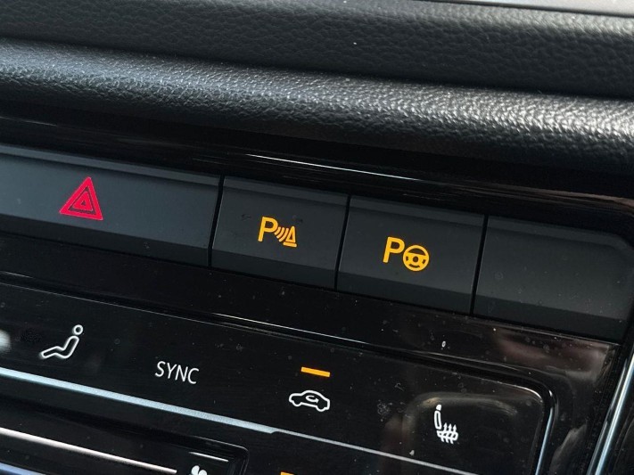 2023 (23) VOLKSWAGEN T-ROC 1.5 TSI R-Line 2dr 5544082
