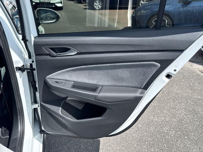 2022 (22) VOLKSWAGEN GOLF 1.5 TSI R-Line 5dr 5545337