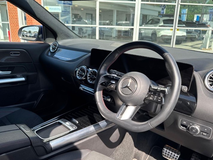 2024 (24) MERCEDES-BENZ GLA 200 AMG Line Executive 5dr Auto 5555633