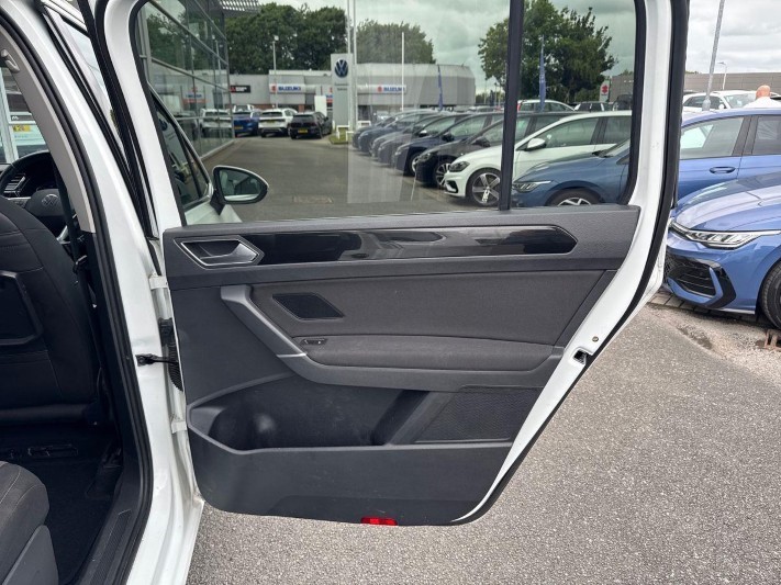 2023 (72) VOLKSWAGEN TOURAN 1.5 TSI EVO SEL 5dr DSG 5564072