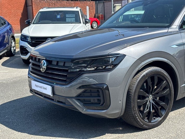 2023 (23) VOLKSWAGEN TOUAREG 3.0 V6 TDI 4Motion Black Edition 5dr Tip Auto 5614387