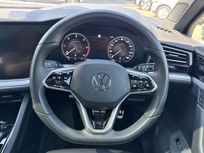 2023 (23) VOLKSWAGEN TOUAREG 3.0 V6 TDI 4Motion Black Edition 5dr Tip Auto 5614363