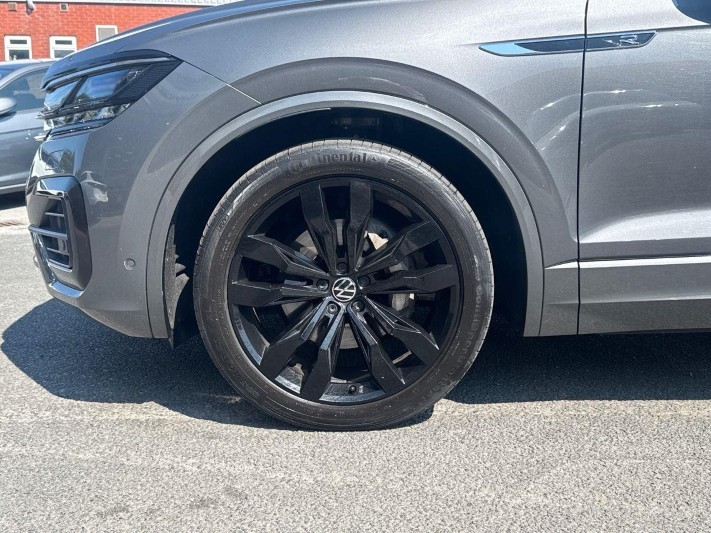 2023 (23) VOLKSWAGEN TOUAREG 3.0 V6 TDI 4Motion Black Edition 5dr Tip Auto 5614348
