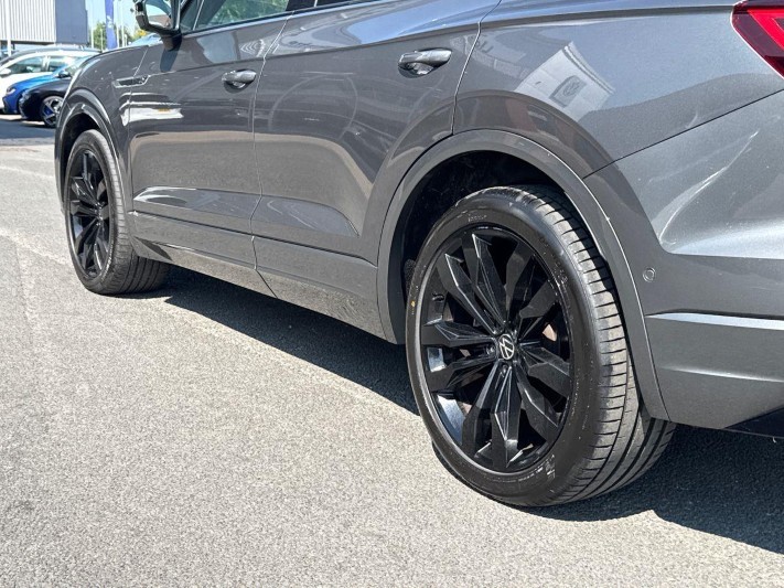 2023 (23) VOLKSWAGEN TOUAREG 3.0 V6 TDI 4Motion Black Edition 5dr Tip Auto 5614384
