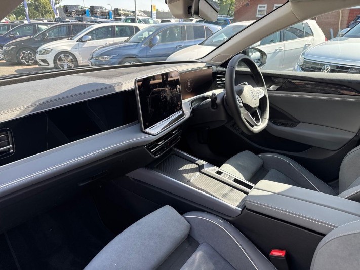 2026 (26) VOLKSWAGEN PASSAT 1.5 TSI eHybrid Match 5dr DSG 1
