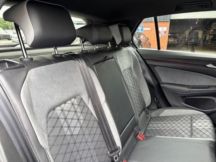 2022 (22) VOLKSWAGEN GOLF 2.0 TDI 150 R-Line 5dr 5589575