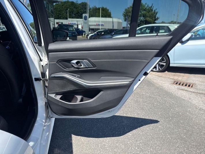 2021 (21) BMW 3 SERIES 320i M Sport 4dr Step Auto 5605141