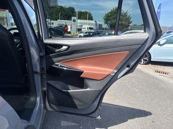 2021 (71) VOLKSWAGEN ID.4 150kW Max Pro Performance 77kWh 5dr Auto 5609034