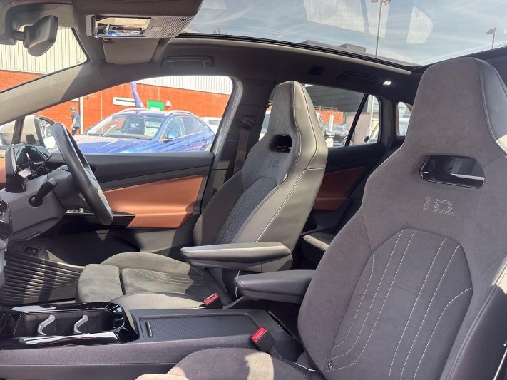 2021 (71) VOLKSWAGEN ID.4 150kW Max Pro Performance 77kWh 5dr Auto 5609011
