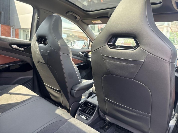 2021 (71) VOLKSWAGEN ID.4 150kW Max Pro Performance 77kWh 5dr Auto 5609031