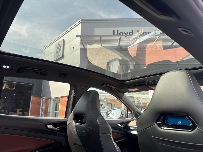 2021 (71) VOLKSWAGEN ID.4 150kW Max Pro Performance 77kWh 5dr Auto 5608987