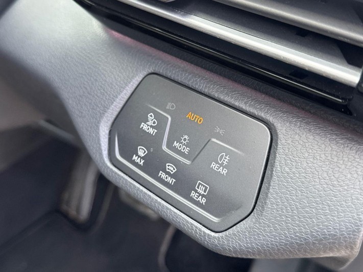 2021 (71) VOLKSWAGEN ID.4 150kW Max Pro Performance 77kWh 5dr Auto 5609038