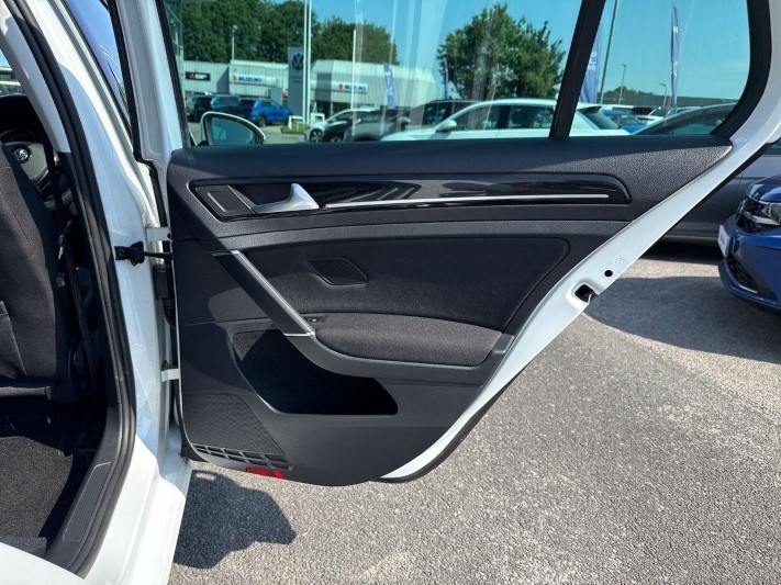2017 (17) VOLKSWAGEN GOLF 2.0 TDI GT 5dr 5618005
