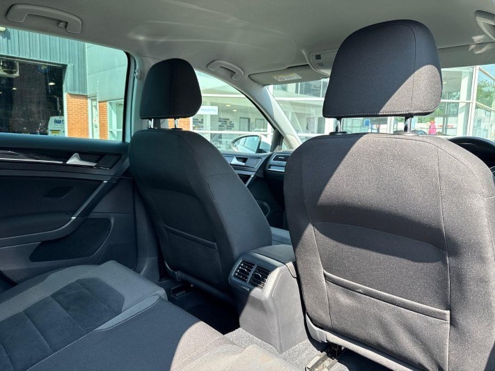 2017 (17) VOLKSWAGEN GOLF 2.0 TDI GT 5dr 5618002