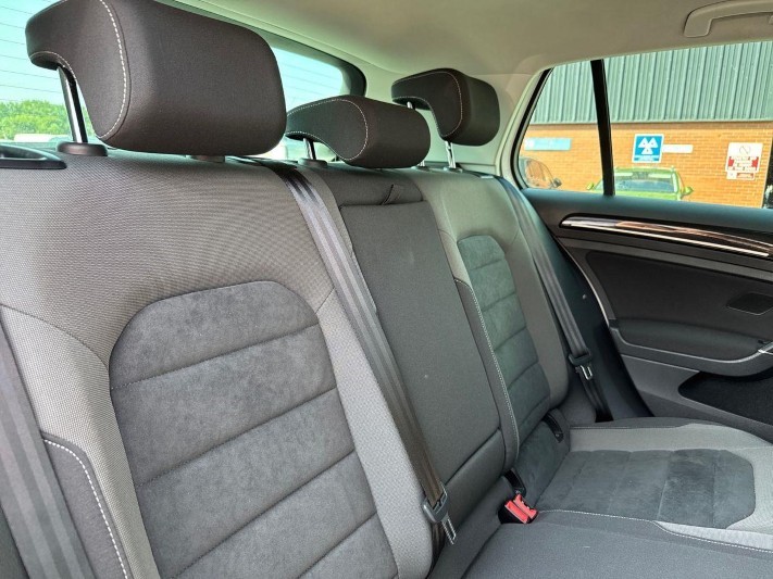 2017 (17) VOLKSWAGEN GOLF 2.0 TDI GT 5dr 5618000