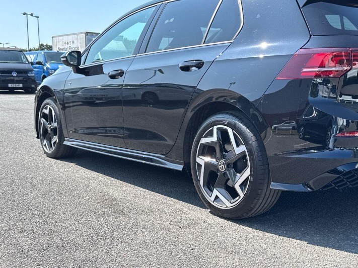 2025 (75) VOLKSWAGEN GOLF 2.0 TDI 150 R-Line 5dr DSG 5628075