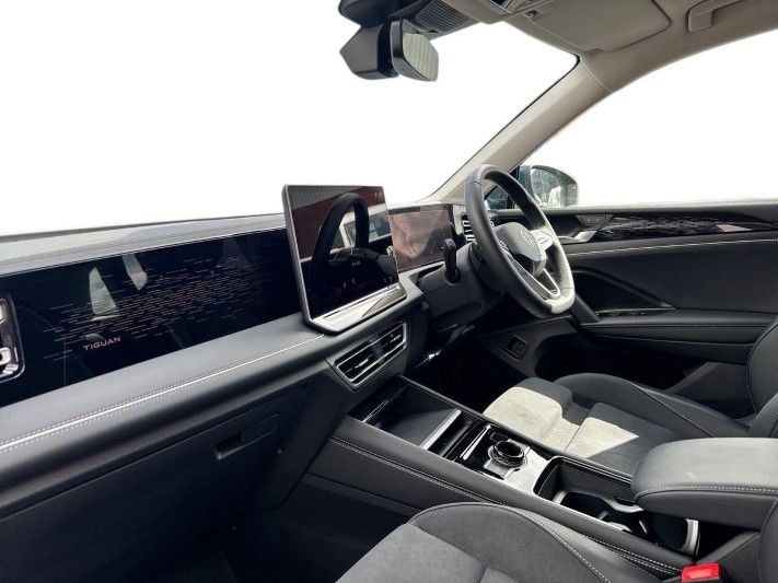 2025 (25) VOLKSWAGEN TIGUAN 1.5 TSI eHybrid Elegance 5dr DSG 1