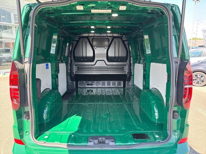 2026 (26) VOLKSWAGEN COMMERCIAL TRANSPORTER 2.0 TDI 170 Sportline Van Auto 5628143
