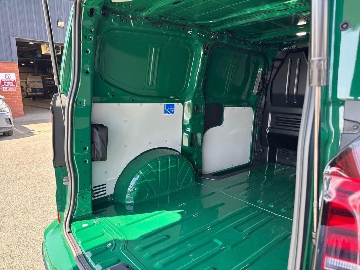 2026 (26) VOLKSWAGEN COMMERCIAL TRANSPORTER 2.0 TDI 170 Sportline Van Auto 5628144