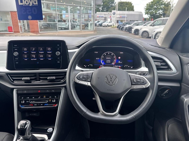 2025 (75) VOLKSWAGEN T-ROC 1.5 TSI Match 5dr 5717571