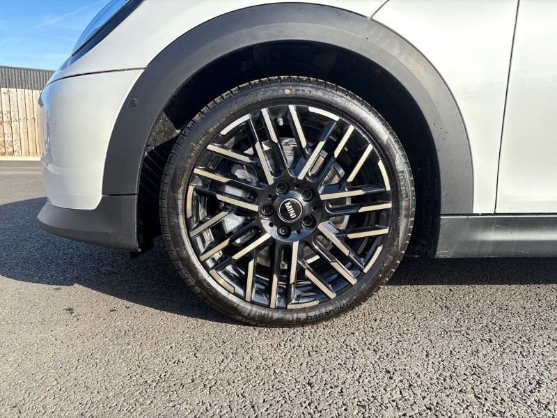  MINI COOPER 1.5 C Sport [Level 1] 3dr Auto 4044001