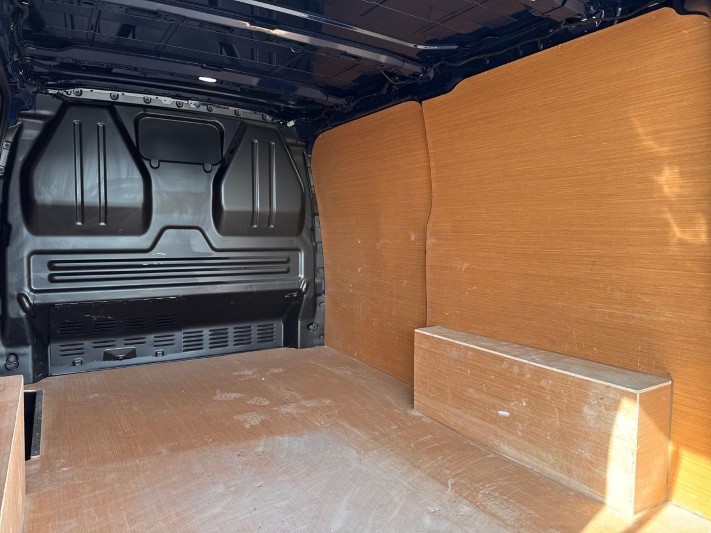 2025 (75) VOLKSWAGEN COMMERCIAL TRANSPORTER 2.0 TDI 110 Commerce Van 5674684
