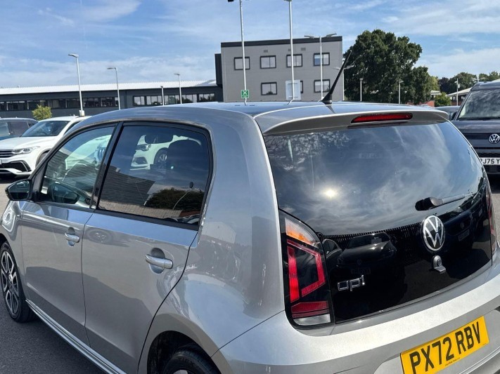2022 (72) VOLKSWAGEN UP 1.0 65PS R-Line 5dr 5704272