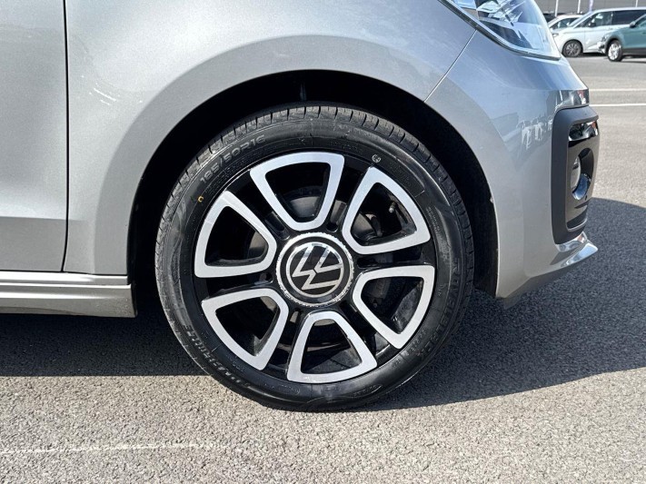 2022 (72) VOLKSWAGEN UP 1.0 65PS R-Line 5dr 5704237